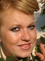 girl tries out some home modelling