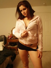 amazing brunette shows off her perfect natural...