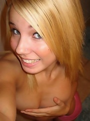 Wild amateur taking pics of themselves and she...